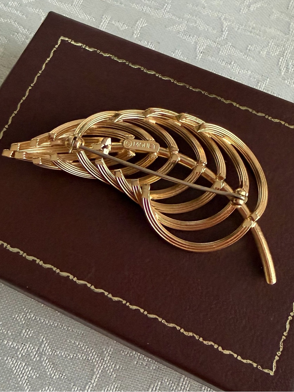 Monet Gold Leaf-Style Women's Brooch Pin - Elegant Feather Design - Picture 2 of 4